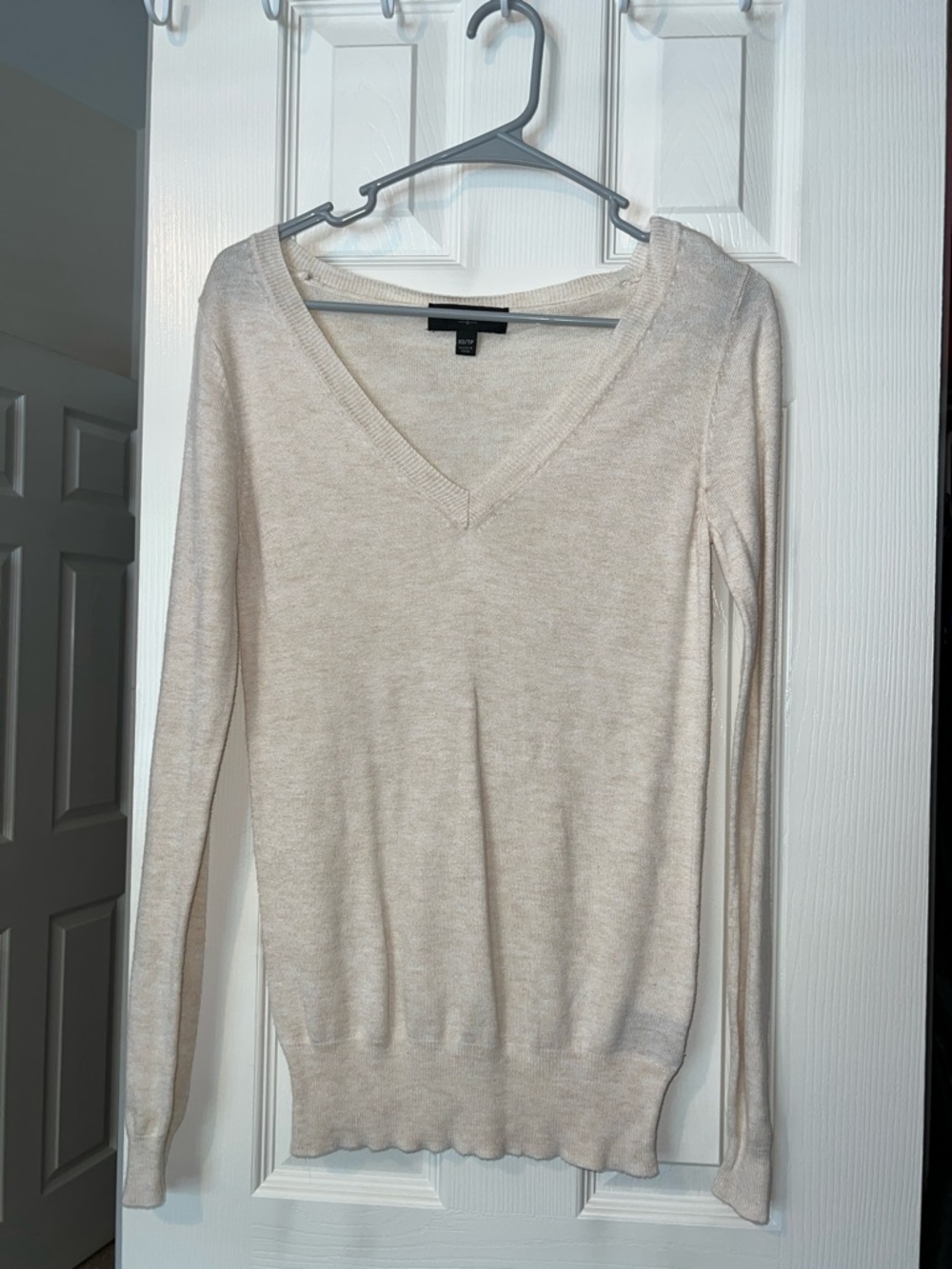 Light Cream V-Neck Sweater - Slim Knit Long Sleeve